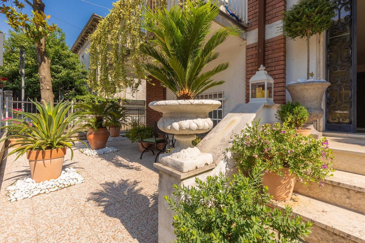Crys: Apartments, Holiday, Business, Verde Verona Exterior foto
